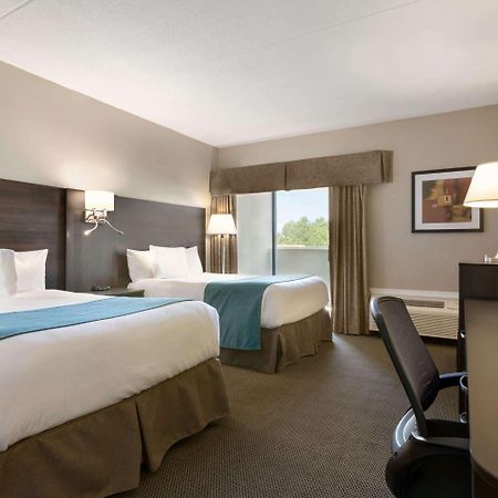 Travelodge Hotel By Wyndham Kingston Lasalle Exterior foto
