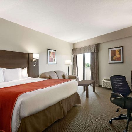 Travelodge Hotel By Wyndham Kingston Lasalle Exterior foto