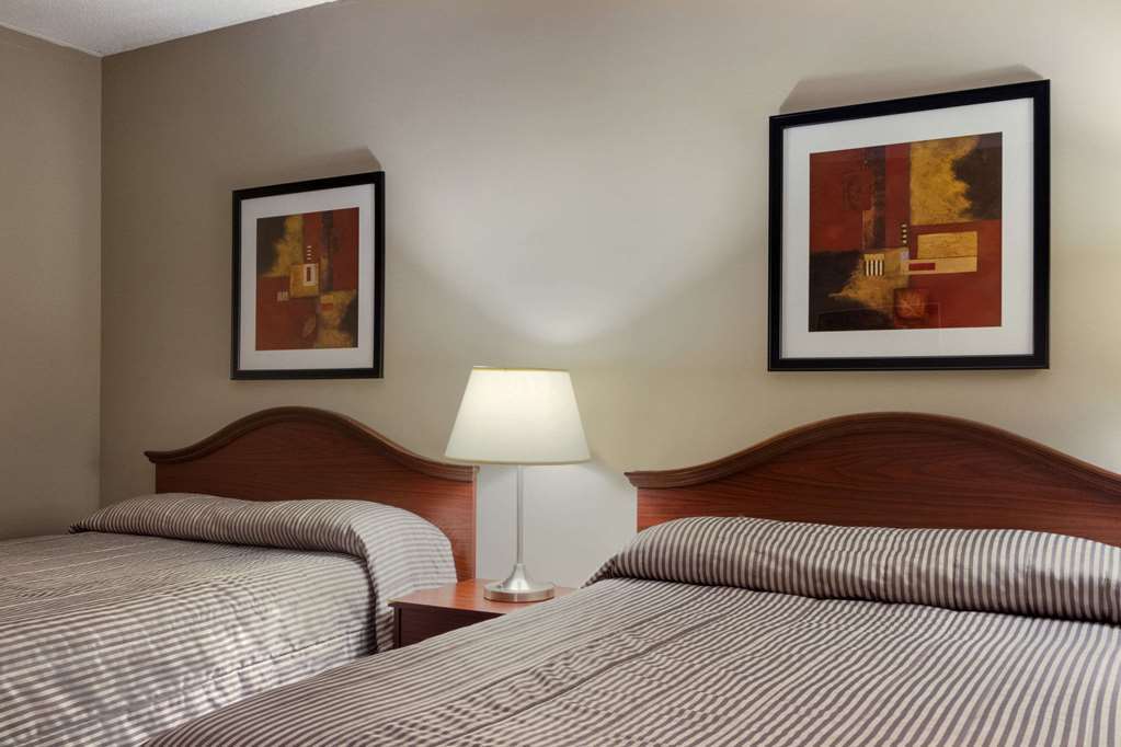 Travelodge Hotel By Wyndham Kingston Lasalle Zimmer foto