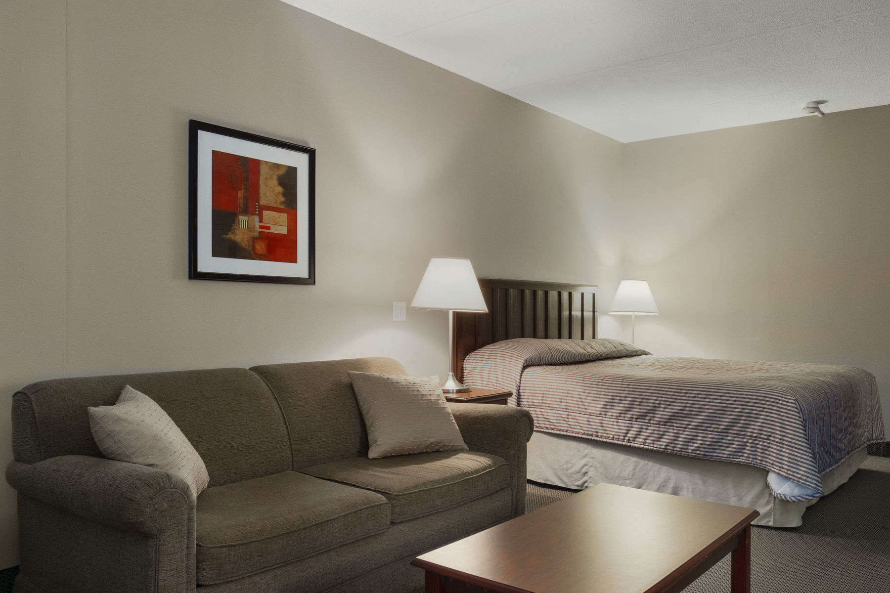 Travelodge Hotel By Wyndham Kingston Lasalle Exterior foto